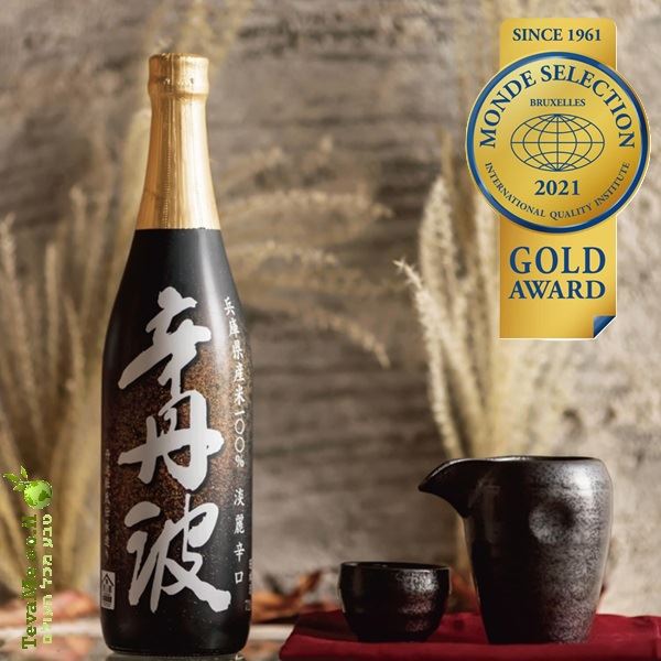 סאקה יפני מחוז היוגו 720 מל Oseki Karatamba Honjozo Sake
